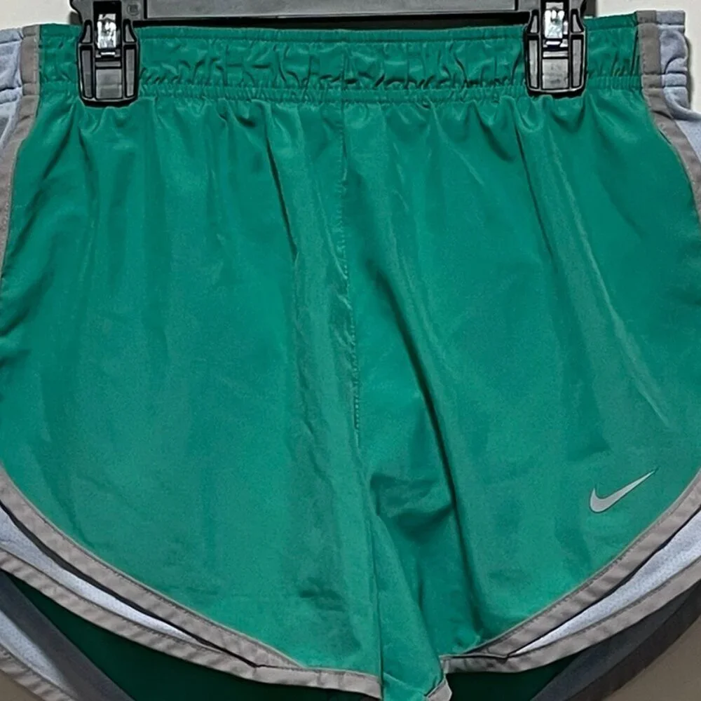 Love this color! Nike Tempo Womens Sz S 3